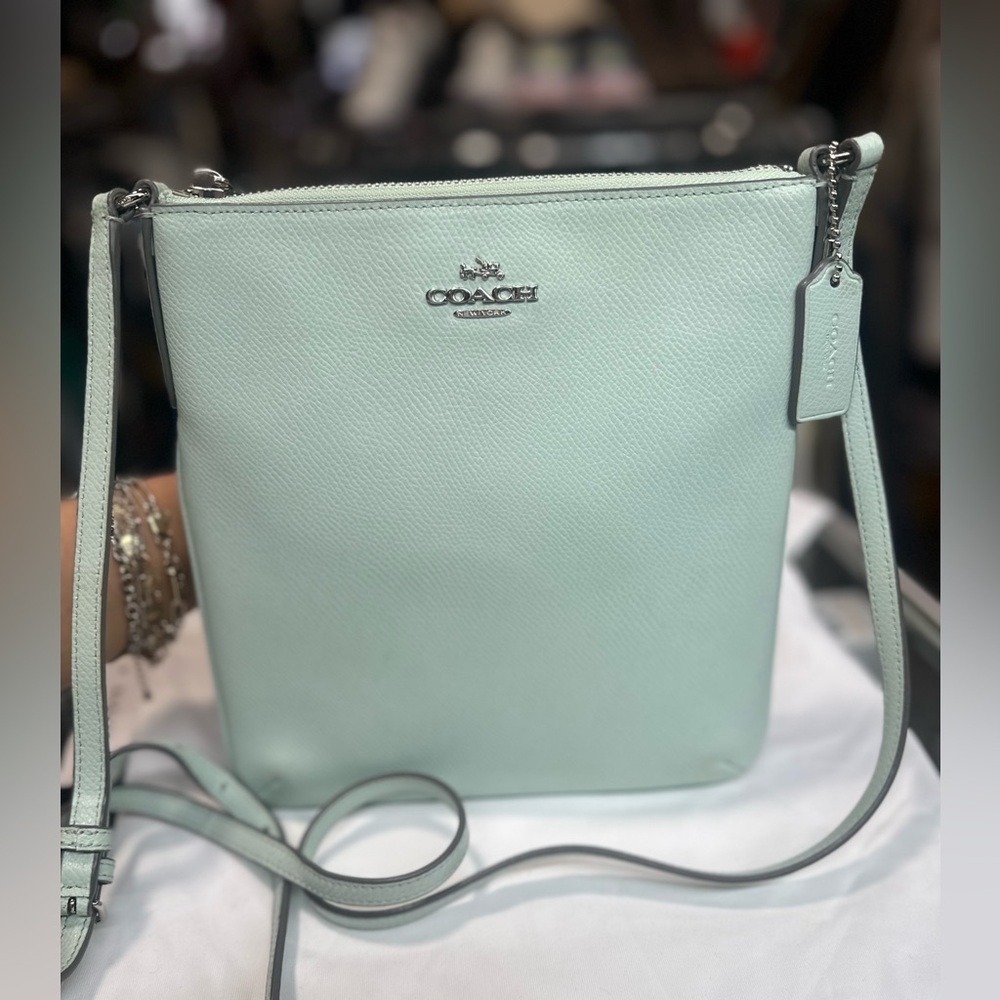 Kitt Messenger Crossbody Bag. Color Mint